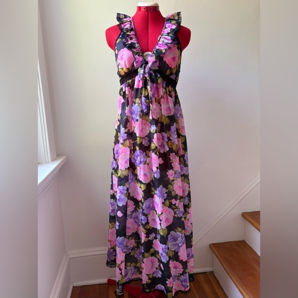 Vintage Floral Lingerie​ - Picture 12 of 12